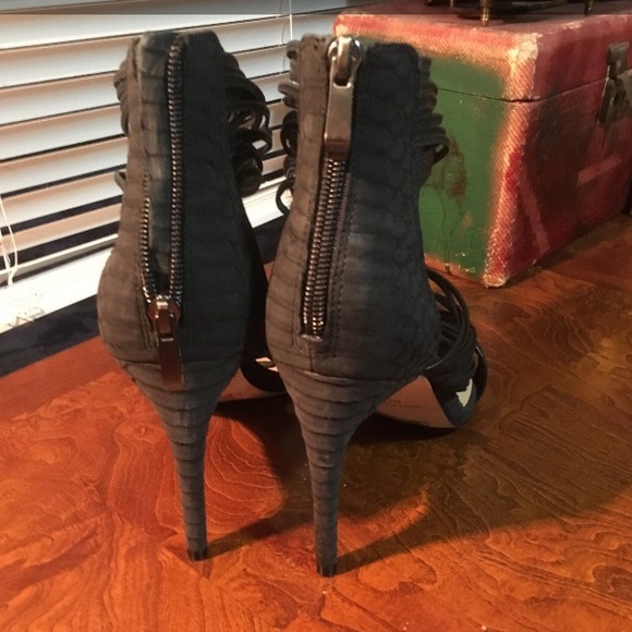 SOLD Bcbg strappy sandal - Picture 4 of 5